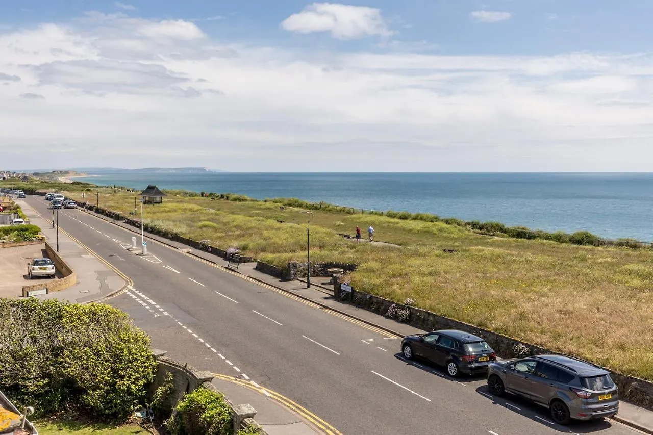 Beachcliff 0*, Bournemouth