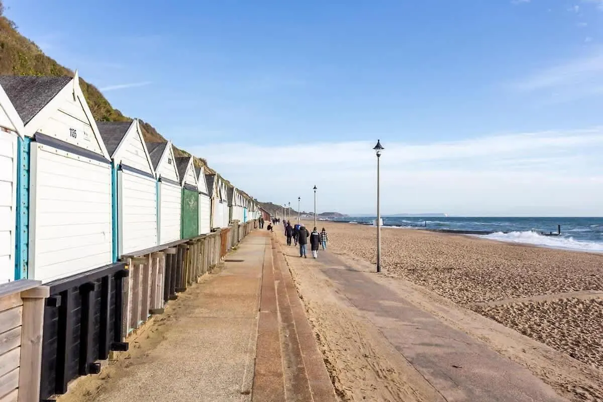 Beachcliff 0*, Bournemouth