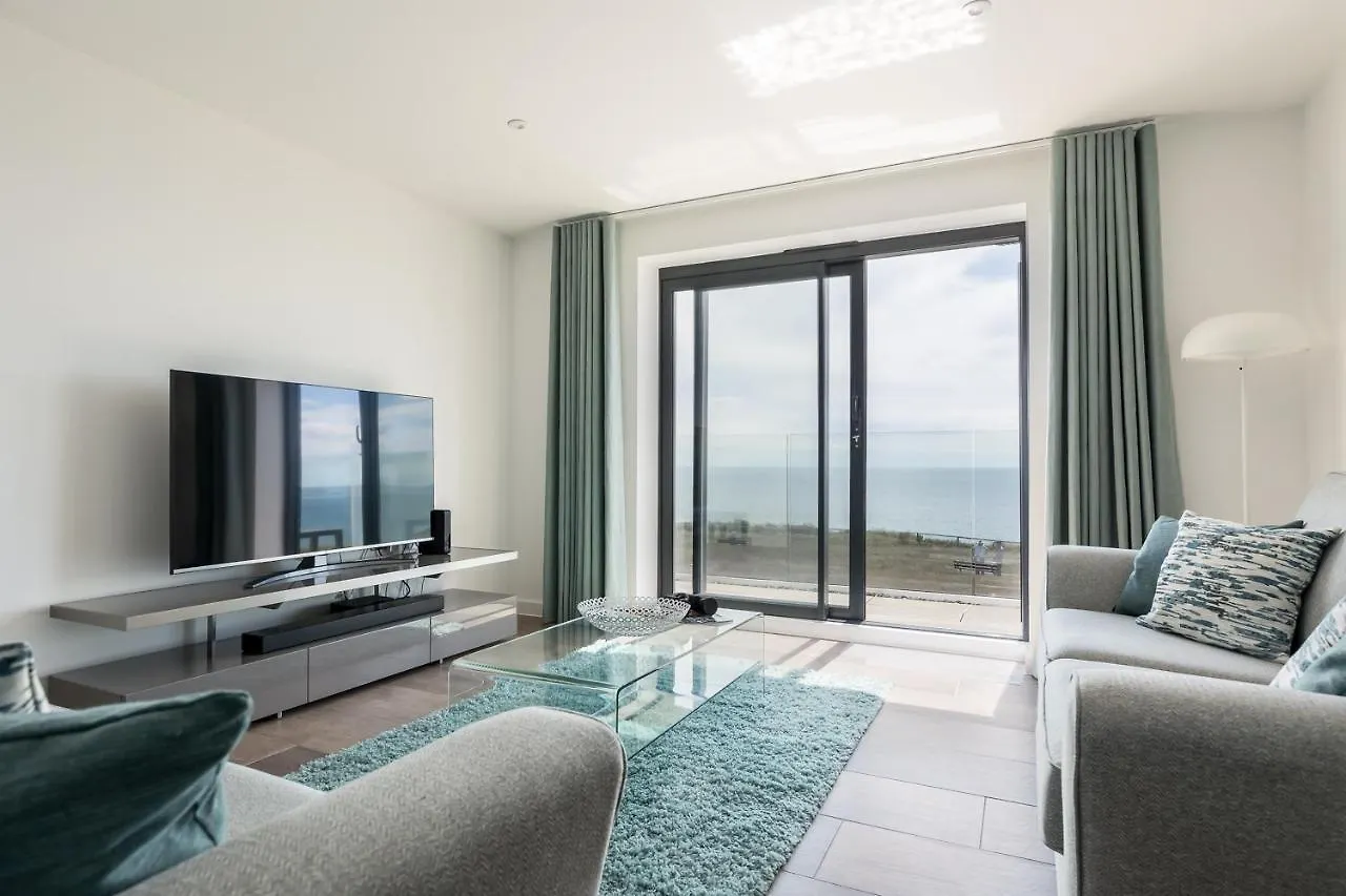 Beachcliff 0*, Bournemouth