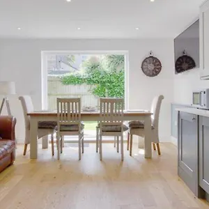  Holiday home Newly Renovated 3 Bedroom Victorian Detached House