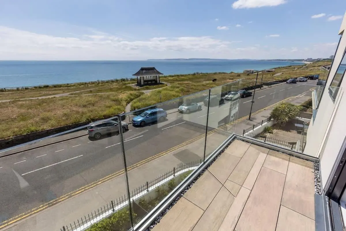 Beachcliff 0*, Bournemouth